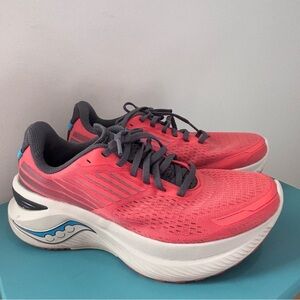Women's Saucony Endorphin Shift 3 Coral Shadow Size 8.5
